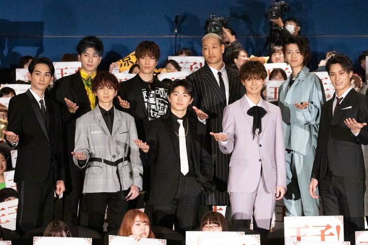 片寄涼太、鈴木伸之、町田啓太、佐野玲於ら“王子たち”が白石聖の似顔絵で対決!『PRINCE OF LEGEND』初日舞台挨拶