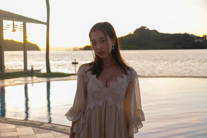 セクシー弁護士・シャーニィーの水着オフショットを一挙公開 衝撃の“貝殻”逆ハーレム写真など『シャッフルアイランド Season3』