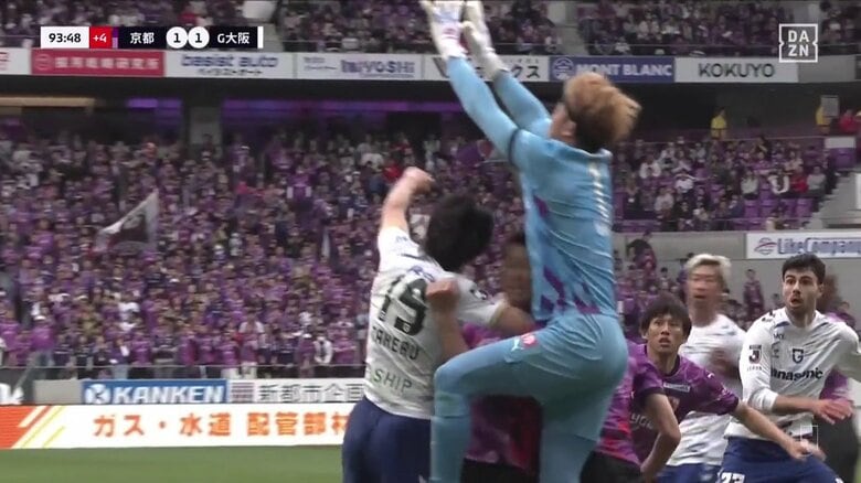 「やっちゃった」試合後に涙…京都GK、勝利目前に痛恨キャッチミスで失点→PK戦“魂のセーブ”で汚名返上！「執念を感じたよ」