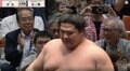 まさに魔術師！宇良、土俵際で“驚異の粘り” 上体大きく反らす離れ業に「何この体勢…」「よく残した」驚きと称賛相次ぐ