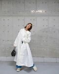 「動くたびに新聞紙みたいな音が奏でられます」滝沢カレン、白のアウターを身にまとった“梅雨コーデ”を公開し話題