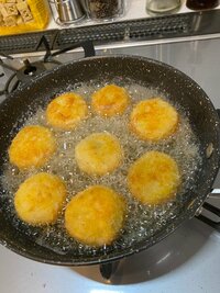 近藤千尋『コロッケ作り 』