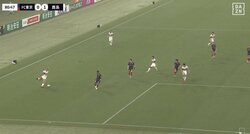 「すごいところ通した」鈴木優磨、どんぴしゃ過ぎる“ワンタッチピンポイントクロス”が話題沸騰「脱帽だわ」「なんでもやれるんやな」超絶コントロールパスで決勝点アシストの瞬間