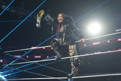 イヨ様が2人？ 人気日本人女子レスラーの“遊び心満載”自撮りショットが話題 お茶目な表情に「相変わらず美人だな」