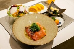 立川対局2日目“勝負めし” 藤井聡太王将は「出汁茶漬け」、羽生善治九段は「ハヤシライス」を選択／将棋・王将戦七番勝負第4局