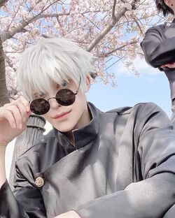 「素敵」「最高です！」コスプレイヤー・ウィル、「呪術廻戦」五条悟に扮したローアングルショットに称賛続々