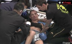 女子軽量級、よもやの“失神KO”に会場どよめき　放送席も「立てない、失神してる」