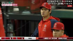 絶妙なタイミングで楽しそうな大谷翔平が登場！ ヌートバーが見逃し三振直後、現地映像が捉えたベンチ内の様子にファンほっこり