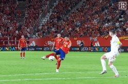 久保建英の同僚が「えぐゴラッソ」で話題！“鮮烈ダイレクトボレー”でスペイン代表初ゴール「すんげえの決めた」「ロドリみたいなミドル」