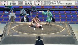 体重61キロ“超小兵”が2倍近く重たい16歳年下力士を華麗に投げた！「やっぱり面白い」「魅せるね」館内どよめきの瞬間