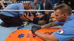 「ダメだろ」「やっちまった」“禁じ手”で病院送り…屈強レスラー、まさかの暴挙にファン騒然