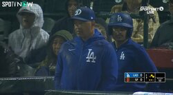 いや、これは無理でしょ… 相手投手も困惑 大谷翔平ら“MVPトリオ”が揃って欠場のドジャースOP戦は雨天中止 ロバーツ監督も困り顔