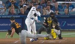 「何かがおかしい」大谷翔平、高速特大アーチでバットに“異変”が起きていた…！？ 解説者がドン引き… 謎の“何か”が映像に映り込んだ瞬間