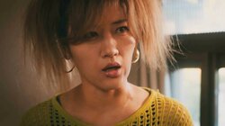 ヒコロヒー、日向坂46齊藤京子の叔母役で『泥濘の食卓』出演！DV親父・モト冬樹に抵抗＆ハゲ頭を殴りつける