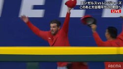 エンゼルス同点弾を同僚ブルペン捕手が帽子で背面キャッチ！「ヒャッハー感かわいい」「なんで帽子w」とファンも歓喜