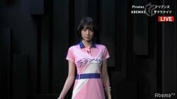 これがモデル雀士の入場シーン 岡田紗佳、自信みなぎる決め顔で颯爽と登場／麻雀・Mリーグ