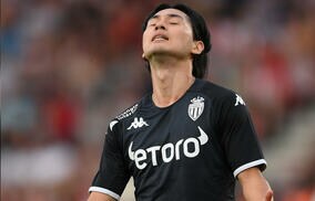 「見返してほしい」移籍後初アシストの南野拓実、低調なパフォーマンスをファンも不安視「動きが重いな」「迷ってプレーしている」