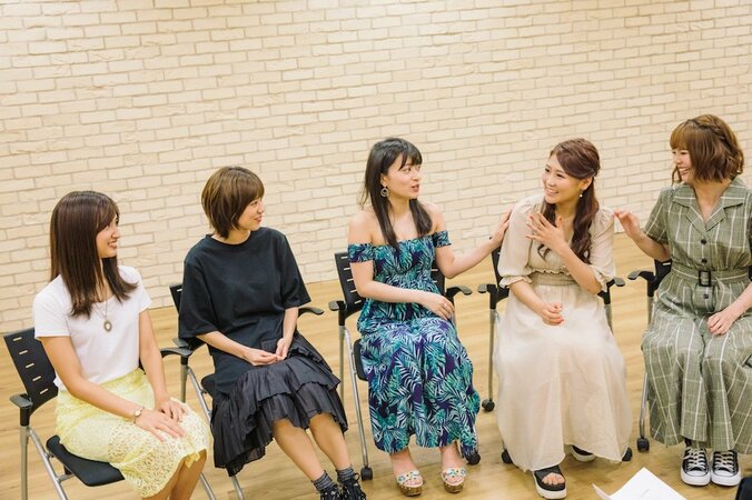 『ドラ恋』小泉遥×後藤郁×詩島萌々×西野未姫×溝口恵インタビュー　 “当たっちゃった”キスシーン稽古の裏側 3枚目