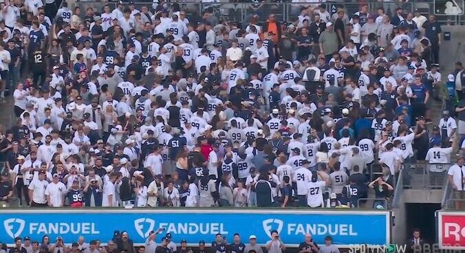 【写真・画像】手を出すなよ！ 大谷翔平の“高速ゴロ”が爆速通過「危険すぎ」「怪我するぞ」168キロ“強烈ピッチャー返し”に「取れるわけないw」　1枚目