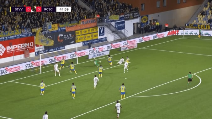 「奇跡を起こした」日本代表GKが“顔面ブロック”で至近距離弾をセーブ！小久保玲央ブライアンの気迫を地元メディア称賛 3枚目