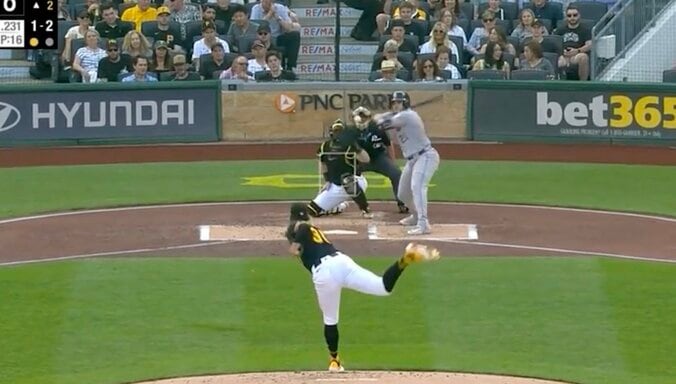 【写真・画像】マジかよ！ 大谷翔平、フルスイングで“衝撃の光景”「エグいな」 “大谷シフト”を無効化→高速ゴロが狭い塁間を“秒で通過”「野手ドン引きだろ」　1枚目