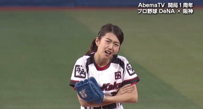 横澤夏子が横浜スタジアムで始球式　マウンド上でネタ披露も横浜DeNAロペスは“見送り” 1枚目