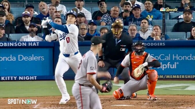 【写真・画像】大谷翔平、待望の131メートル特大弾に「待ってたよおおおおおおおお」「アカン涙が……」 開幕40打席ノーアーチの沈黙破る移籍1号にファン歓喜　1枚目