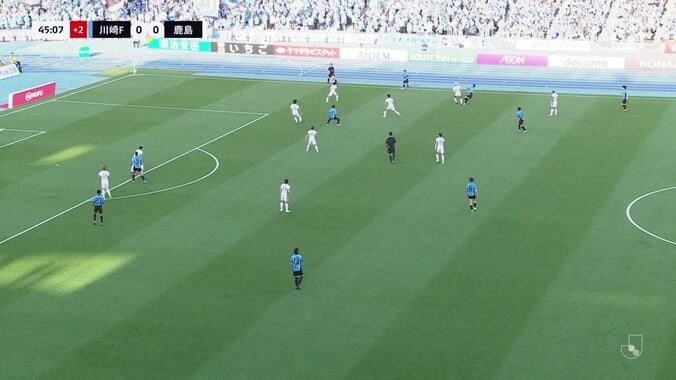 「なんで優磨が悪いみたいになってんだよ」鈴木優磨、川崎DFとの“接触”が物議「勝手に突っ込んで転んだ」「今のはオブストラクション」ファンの意見真っ二つ 5枚目