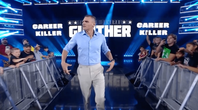 米プロレス界で“最も危険な男”、まさかのファッションで登場