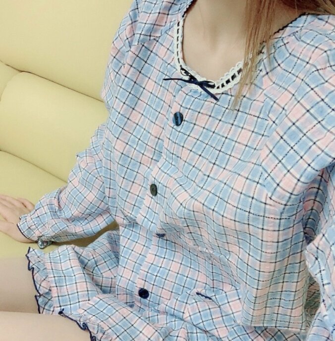 山川恵里佳、実家で借りたメルヘンなパジャマ「子供ウケ…ないすでーーす」 1枚目