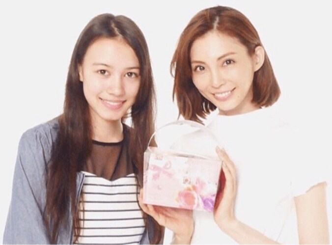 押切もえ、 “事務所の星 ”とお中元広告風2ショットを公開 1枚目