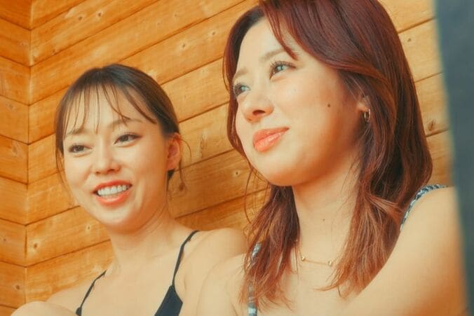 【写真・画像】スタイル抜群！元アイドルとミスインターナショナル美女が大胆水着姿でサウナ！「セクシー」の声　1枚目