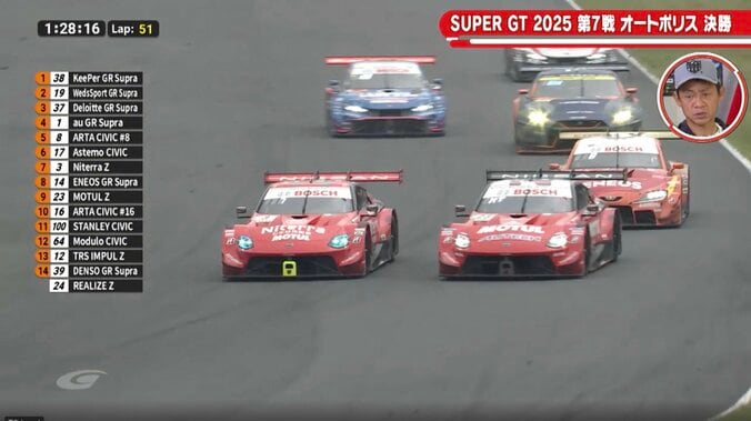 Zがスープラに挟まれて「サンドイッチやん！」「これどうするの！？」 超接近の“限界バトル”に現役レーサーも本音「うわ、嫌だ」 5枚目