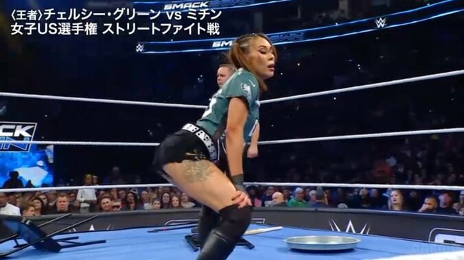 腰を振って挑発するミチン