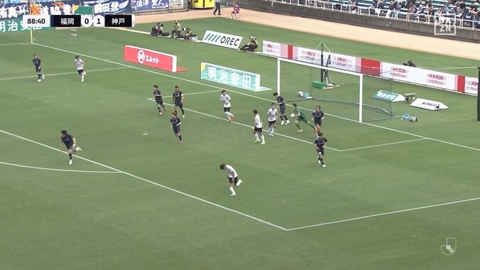 「そんなプレーあるかよ」福岡FWサニブラウン、超加速でDF2枚の間をぶち抜く豪速スプリントにファン衝撃「ガチでえぐいな」「規格外なんだが」 5枚目