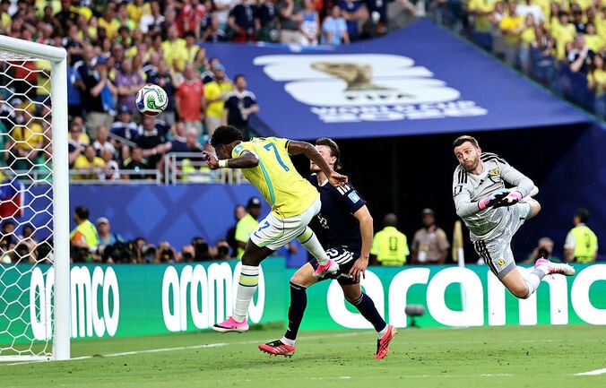 【W杯】スコットランドGK、まさかの痛恨プレーに楢崎正剛氏「出なくていい」厳しい指摘…GK目線で失点シーンへ見解 2枚目