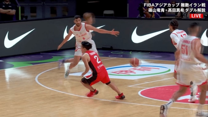 “まさかの顔面強打”が痛々しい…バスケ日本代表選手にアクシデント！「広告部分のモップが足りなかった？」解説者も絶叫 4枚目