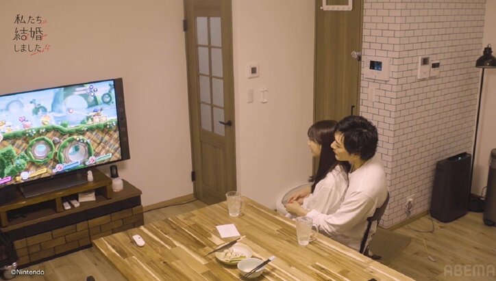 貴島明日香をバックハグしながらゲーム！超密着スキンシップに川島海荷も興奮「見てるこっちがやばい！」『私たち結婚しました4』第3話