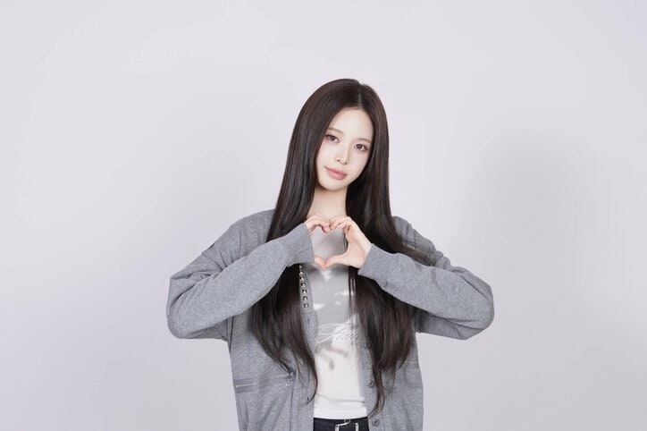 【写真・画像】華やかなビジュアルが話題の実力派ガールズグループizna、最近メンバーの中で流行っていることは?初のバラエティで新たな一面披露 2枚目