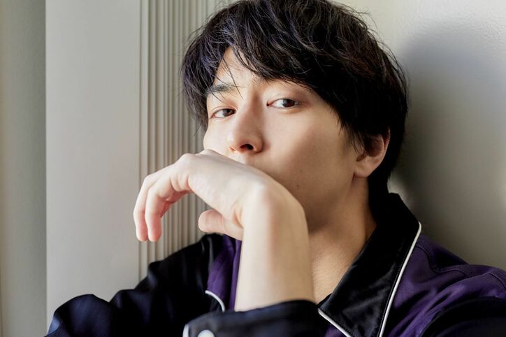 稲葉友、飯豊まりえと久しぶりの共演に「頼もしさを感じた」 ホラー映画『シライサン』インタビュー