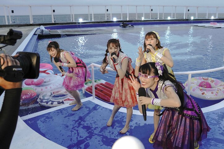 ももいろクローバーZが梅雨明けの野外で夏全開のパフォーマンスを披露 「#ももクロと最高の夏」Twitter日本トレンド1位を獲得!