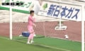 「同情しちゃう」日本人GKの“ありえないオウンゴール”に衝撃…驚愕ミスに「嘘でしょ…」「何が起こった？」