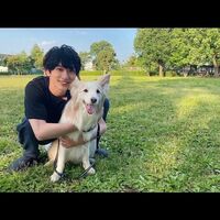 「心臓が持ちません」「ズキュンが過ぎます…」横浜流星の犬との密着ショットにファン悶絶