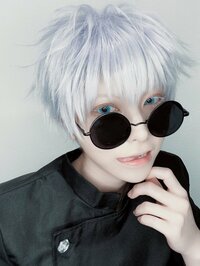 人気コスプレイヤー・うらまる、「呪術廻戦」五条悟の男装コスに「めっちゃかっけぇ」「別人じゃん！」と感嘆の声