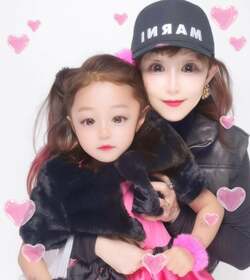  小原正子、夫・マック鈴木に“詐欺”と言われた娘との親子ショットを公開「盛られすぎて変な顔になる」 