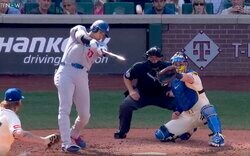 なんで打った！？ 大谷翔平、目を疑う“まさかの変態弾”「ヤバいな」「ボール球やろ」追い込まれてから“悪球打ち”…ファン騒然