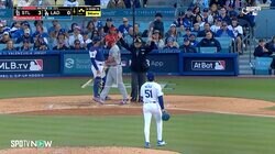 絶体絶命ピンチを脱出かと思いきや… 大谷翔平の試合で2日連続打撃妨害の珍事 “三振”の場面で無情判定「監督も怒るわな」