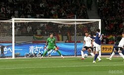 「王様だ」鎌田大地の“股抜きボレー弾”にファン驚愕！「技術の結晶」「逆足とかまったく関係なし」久保建英のクロスを胸トラップ→左足一閃