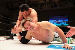 右腕は限界寸前？ それでも「絶好調です」 前哨戦で杉浦貴を下したノア王者・潮崎豪の意地