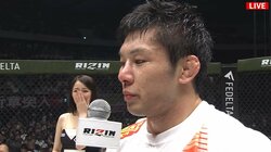 【画像】感極まって「あわや」涙のラウンドガール